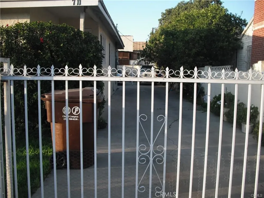 711 E Pine Compton, CA 90221