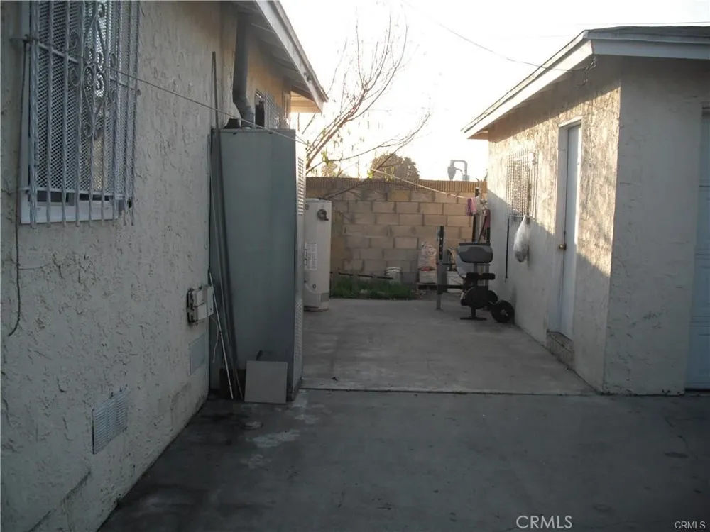 711 E Pine Compton, CA 90221