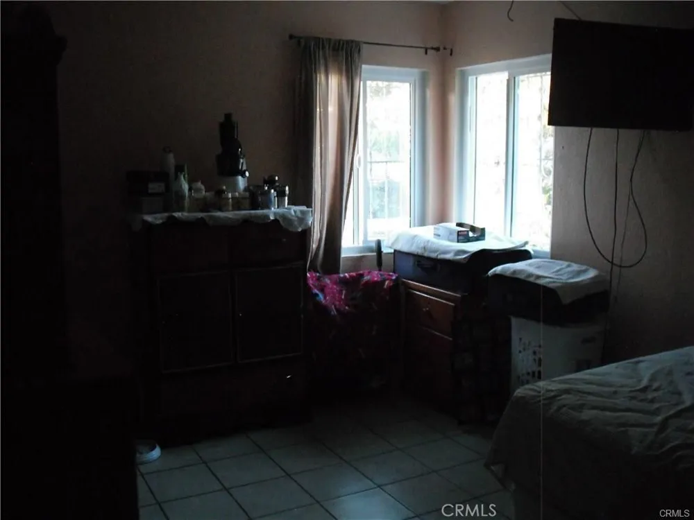 711 E Pine Compton, CA 90221
