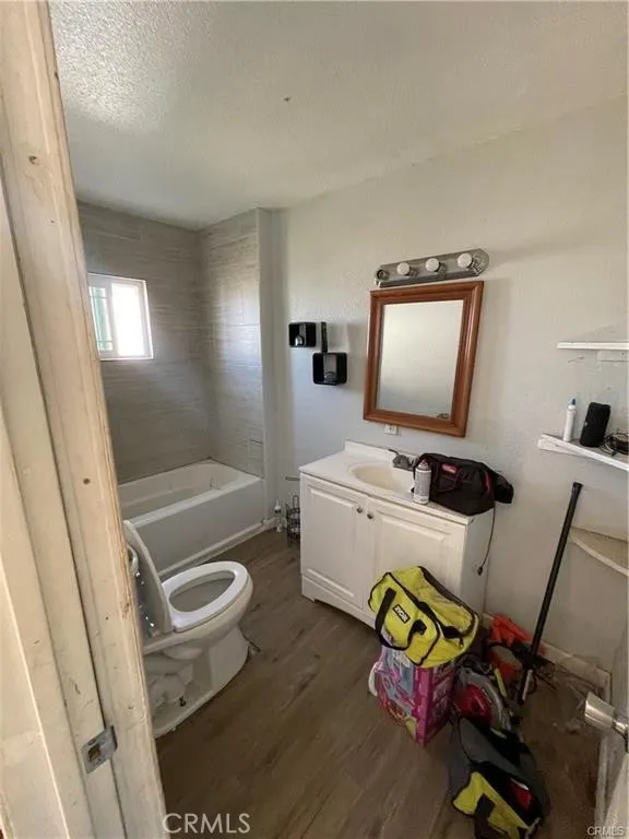 34262 Paris Barstow, CA 92311