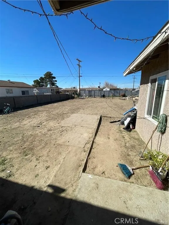 34262 Paris Barstow, CA 92311