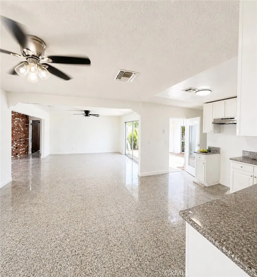 17301 Palm Riverside, CA 92503