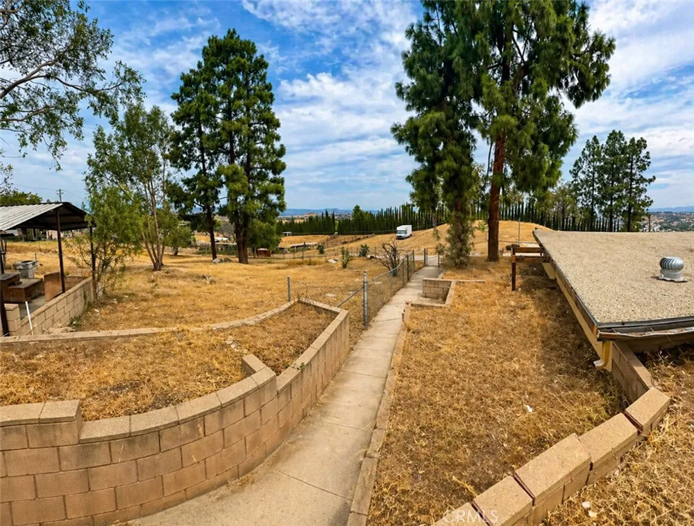 17301 Palm Riverside, CA 92503