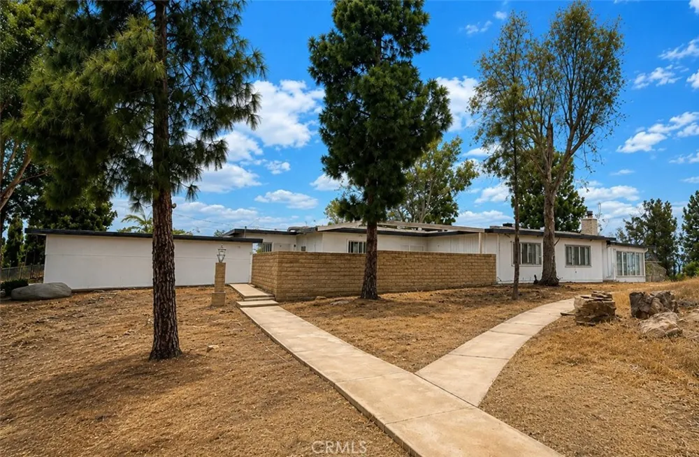 17301 Palm Riverside, CA 92503