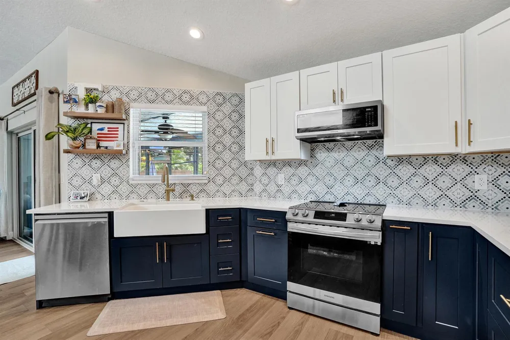 1711 W Oak Knoll Circle Davie, FL 33324
