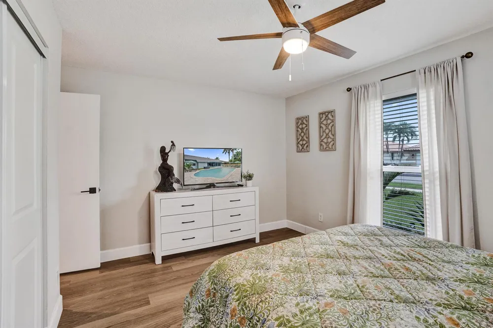 1711 W Oak Knoll Circle Davie, FL 33324