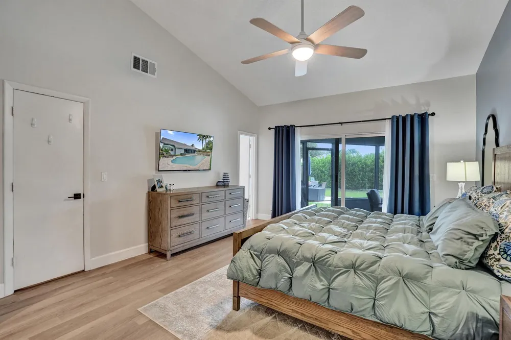 1711 W Oak Knoll Circle Davie, FL 33324