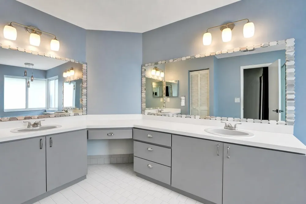 1711 W Oak Knoll Circle Davie, FL 33324