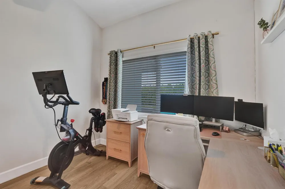 1711 W Oak Knoll Circle Davie, FL 33324