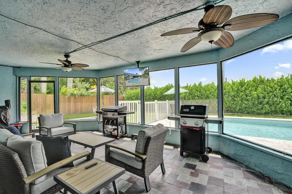 1711 W Oak Knoll Circle Davie, FL 33324