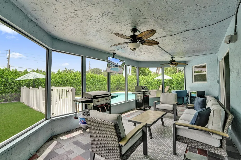 1711 W Oak Knoll Circle Davie, FL 33324