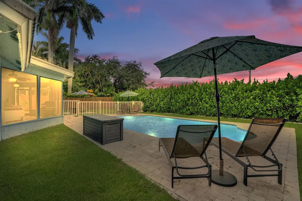 1711 W Oak Knoll Circle Davie, FL 33324