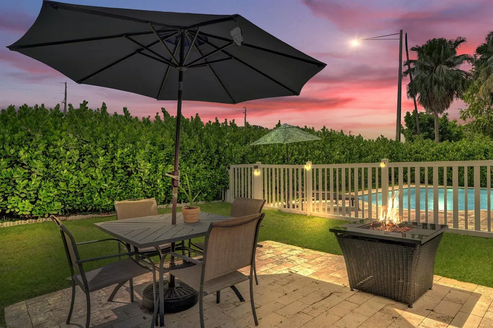 1711 W Oak Knoll Circle Davie, FL 33324