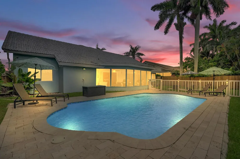 1711 W Oak Knoll Circle Davie, FL 33324