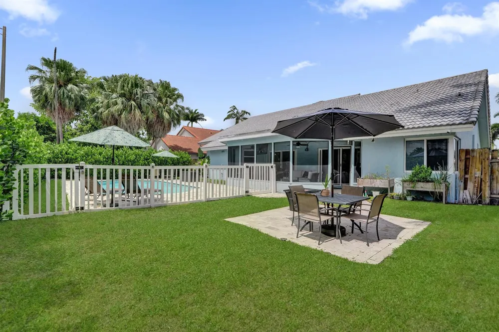 1711 W Oak Knoll Circle Davie, FL 33324