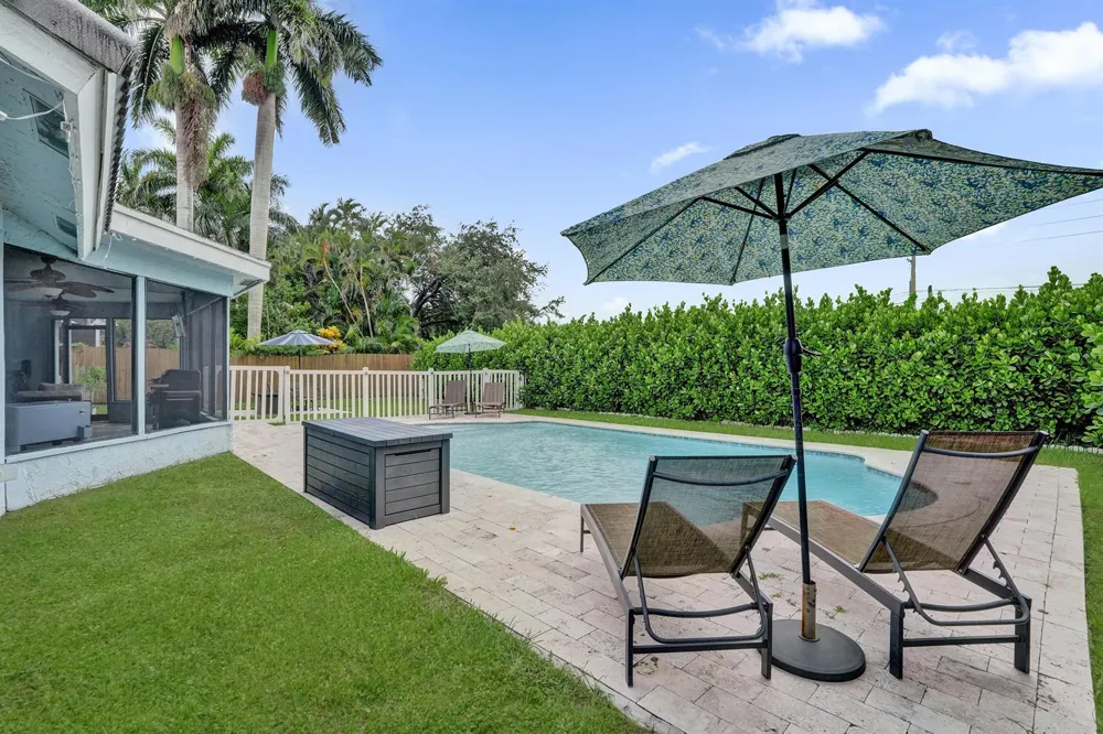 1711 W Oak Knoll Circle Davie, FL 33324