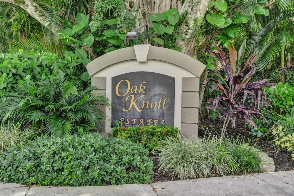 1711 W Oak Knoll Circle Davie, FL 33324