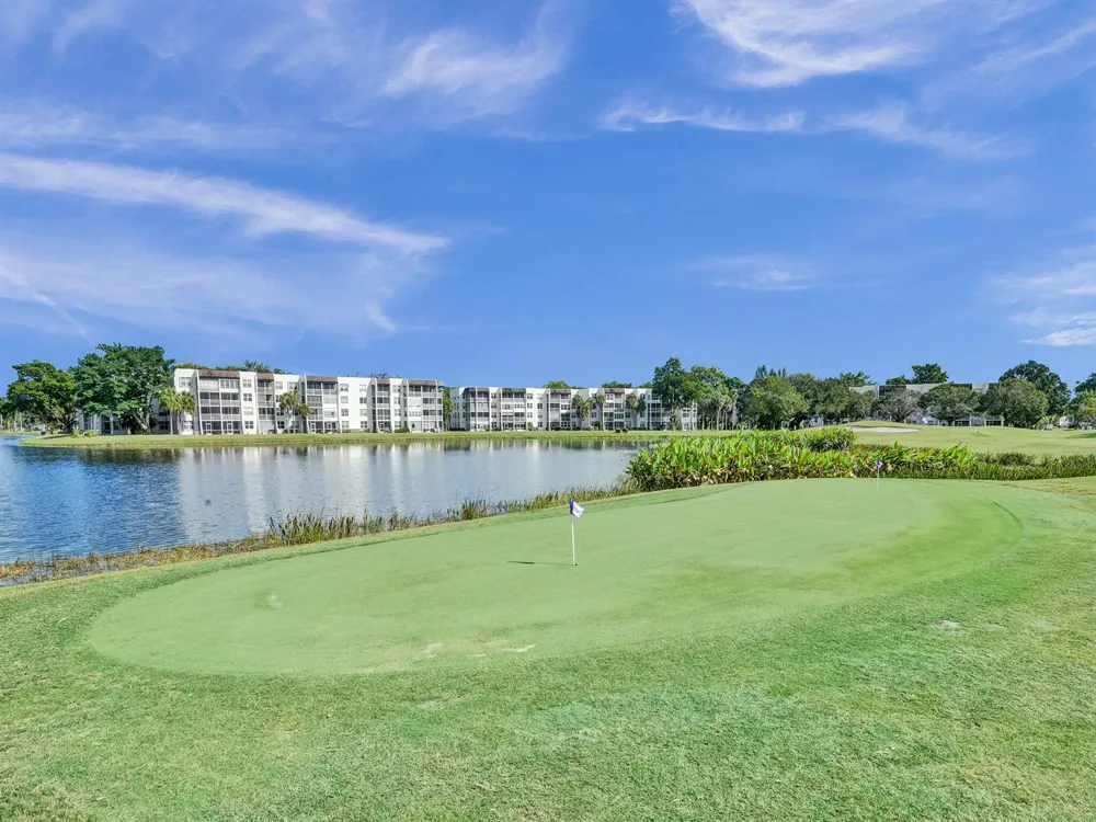 1711 W Oak Knoll Circle Davie, FL 33324
