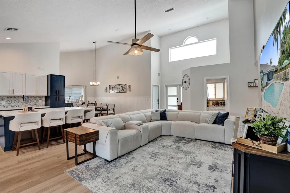 1711 W Oak Knoll Circle Davie, FL 33324