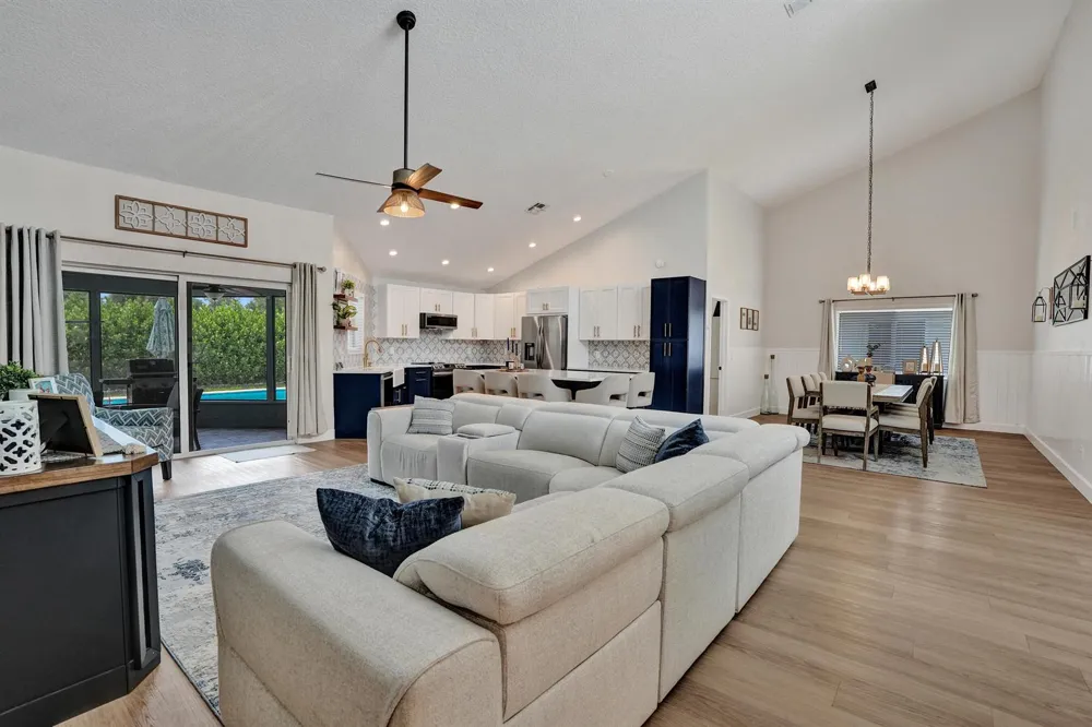 1711 W Oak Knoll Circle Davie, FL 33324
