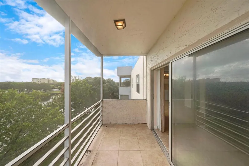 7500 NW 30th Place #402 Sunrise, FL 33313