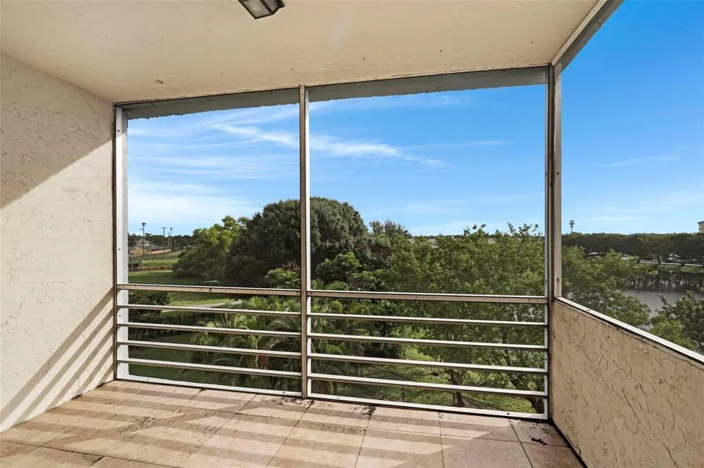 7500 NW 30th Place #402 Sunrise, FL 33313