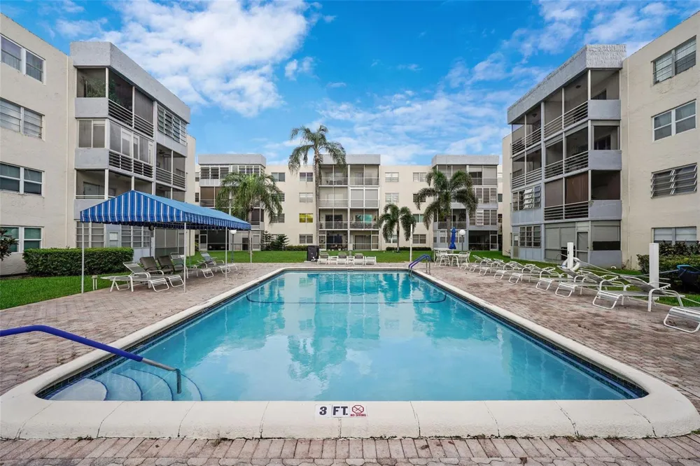 7500 NW 30th Place #402 Sunrise, FL 33313