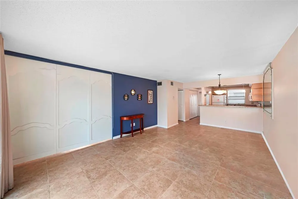 7500 NW 30th Place #402 Sunrise, FL 33313
