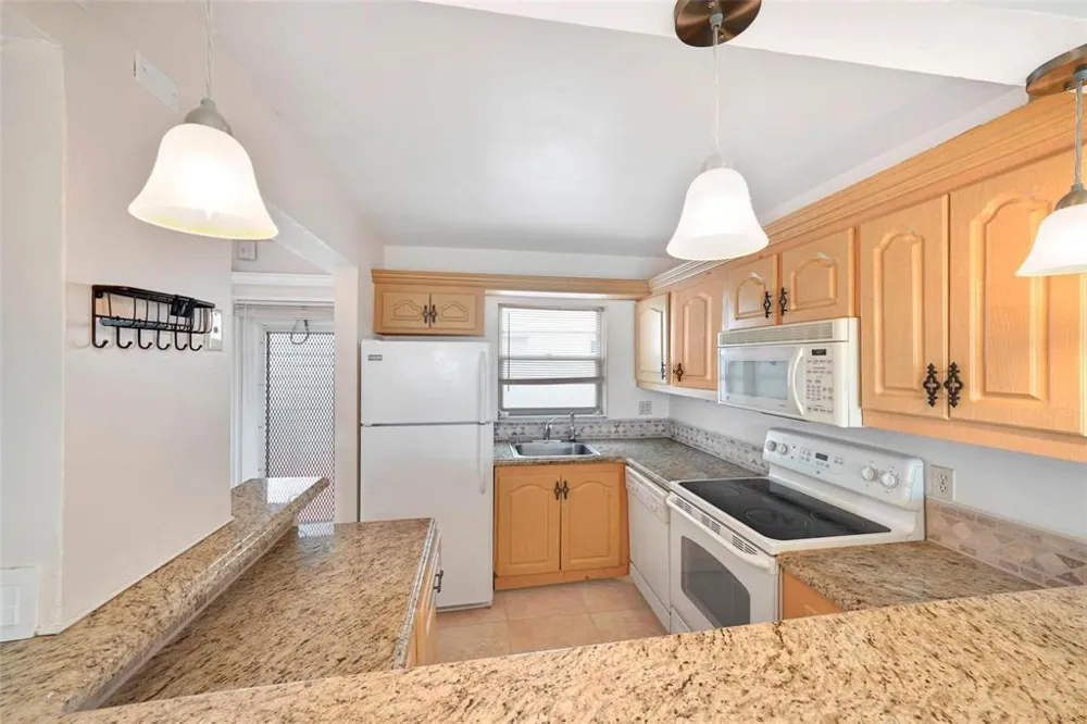 7500 NW 30th Place #402 Sunrise, FL 33313