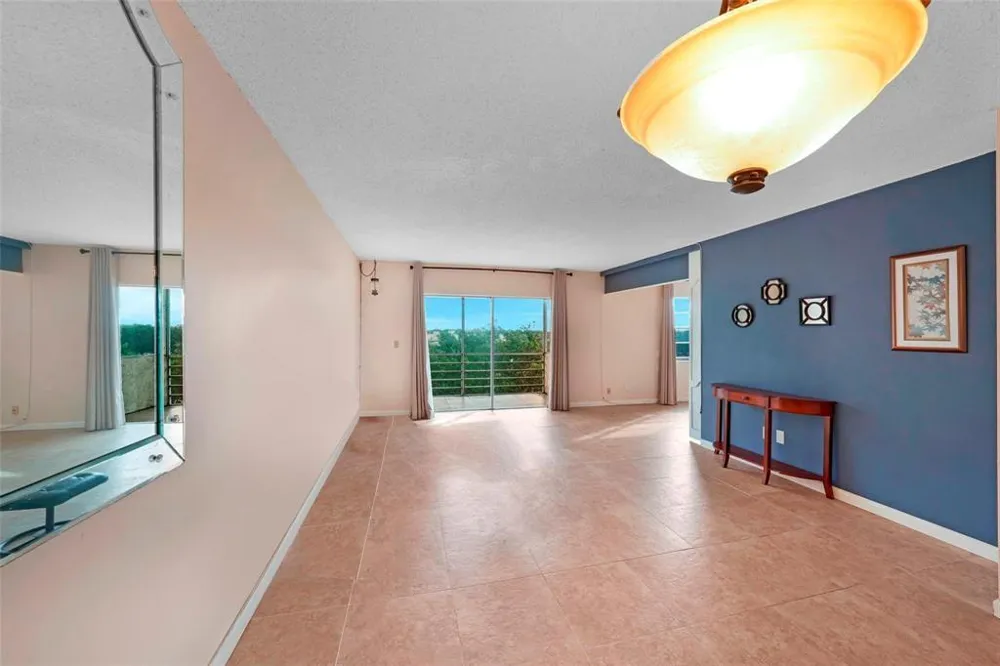 7500 NW 30th Place #402 Sunrise, FL 33313