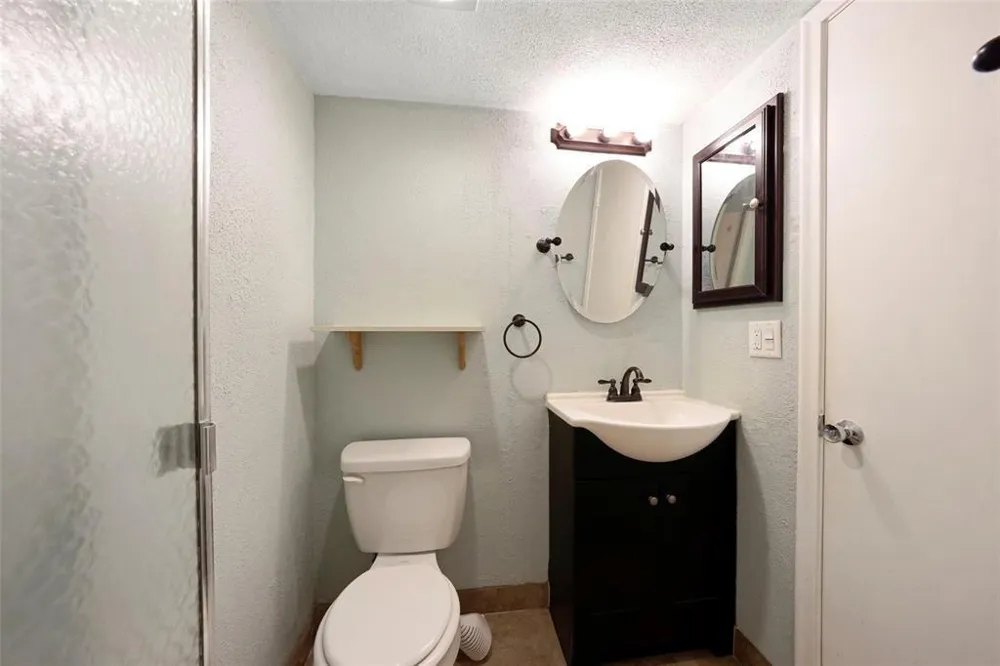 7500 NW 30th Place #402 Sunrise, FL 33313
