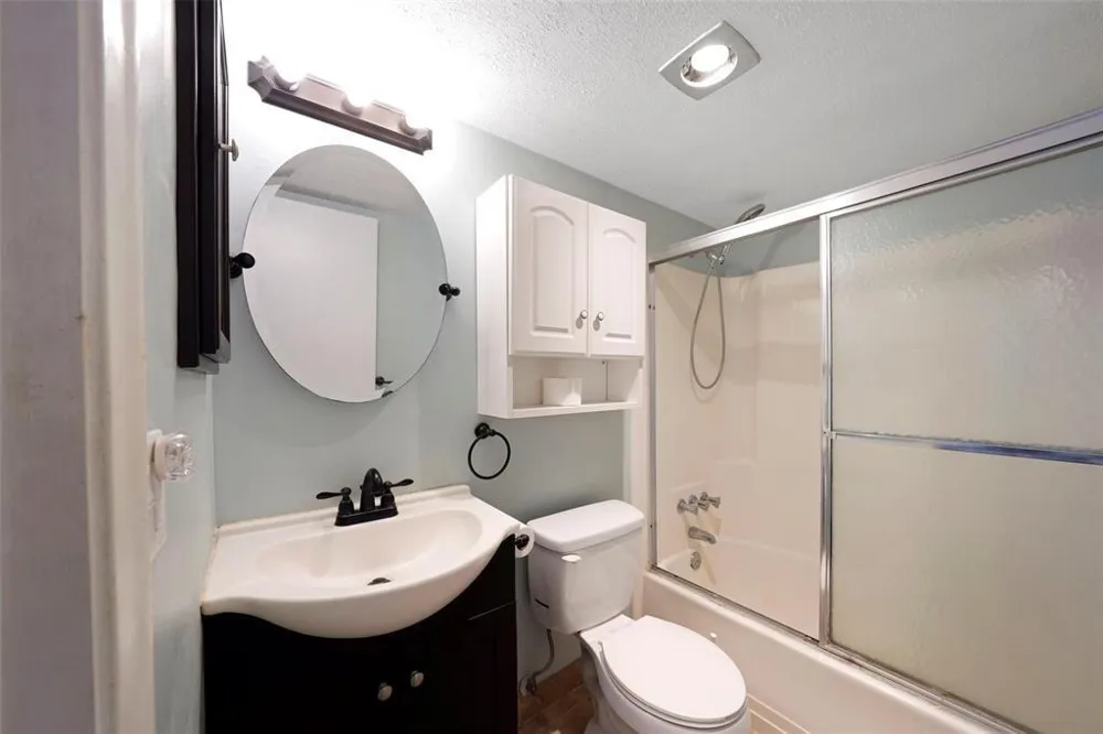 7500 NW 30th Place #402 Sunrise, FL 33313