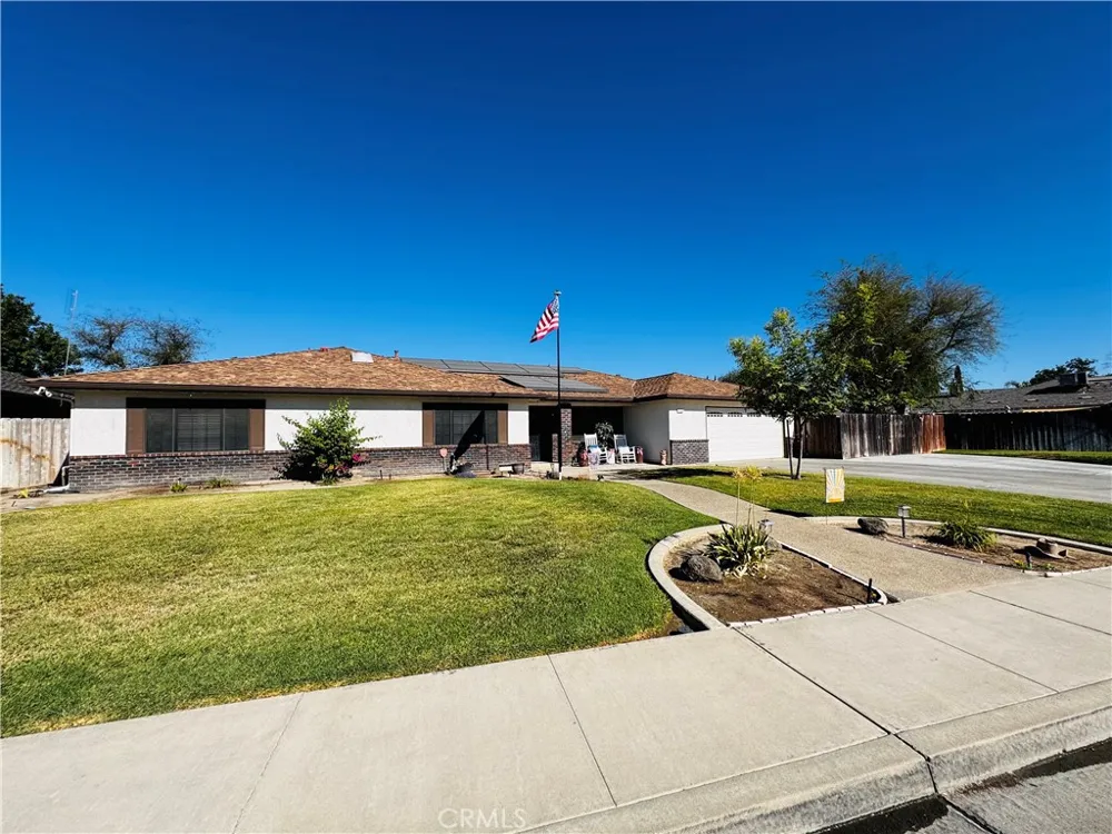 2560 Chestnut Hanford, CA 93230