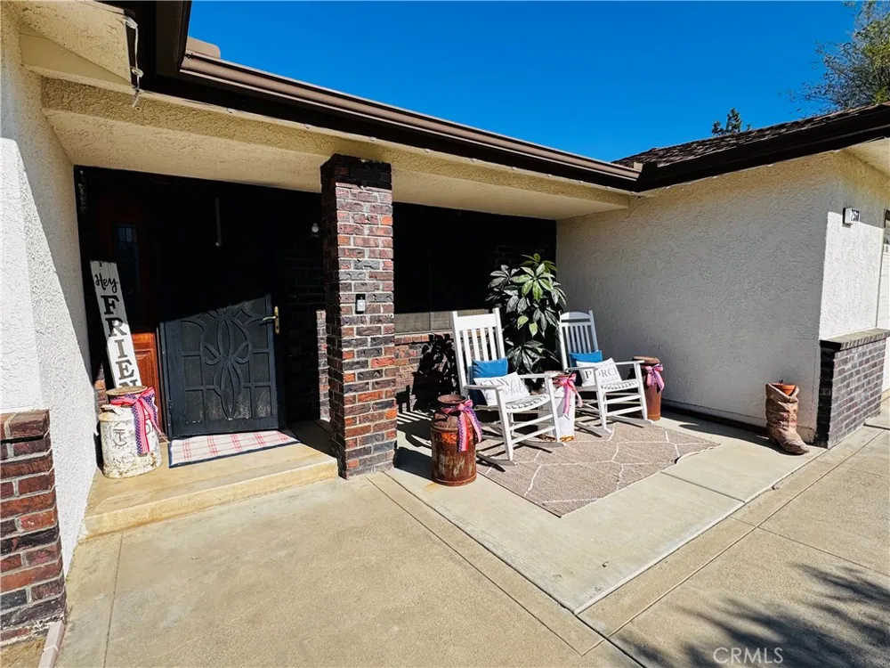 2560 Chestnut Hanford, CA 93230