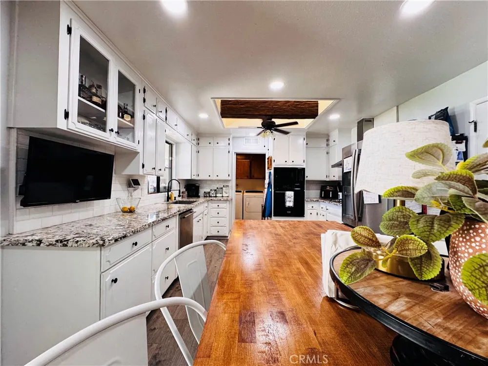 2560 Chestnut Hanford, CA 93230