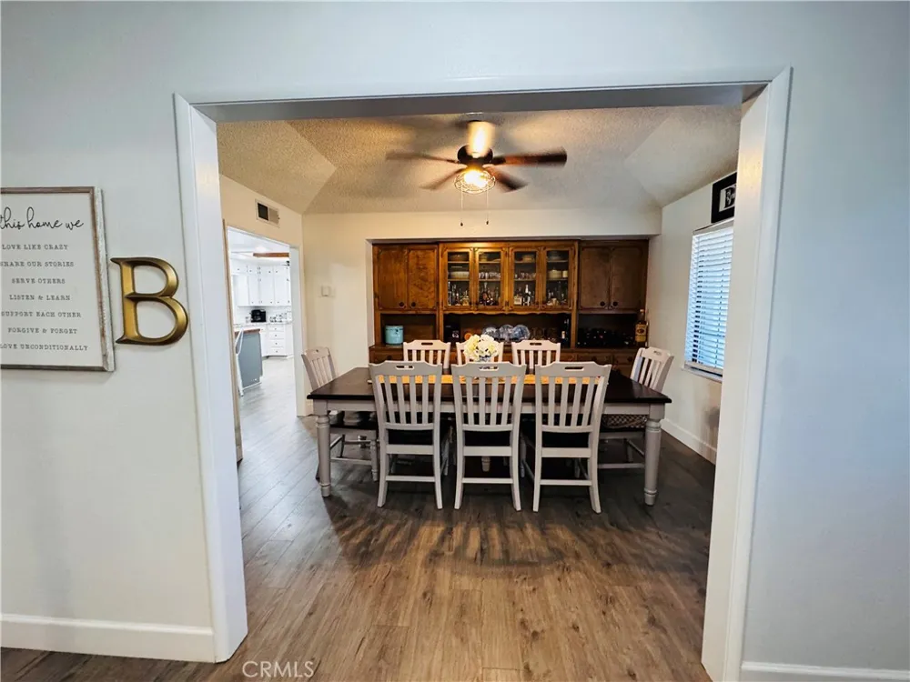 2560 Chestnut Hanford, CA 93230