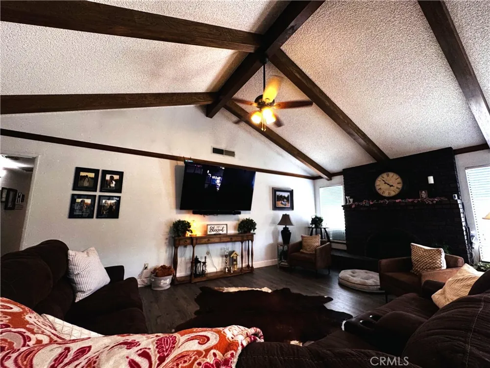 2560 Chestnut Hanford, CA 93230
