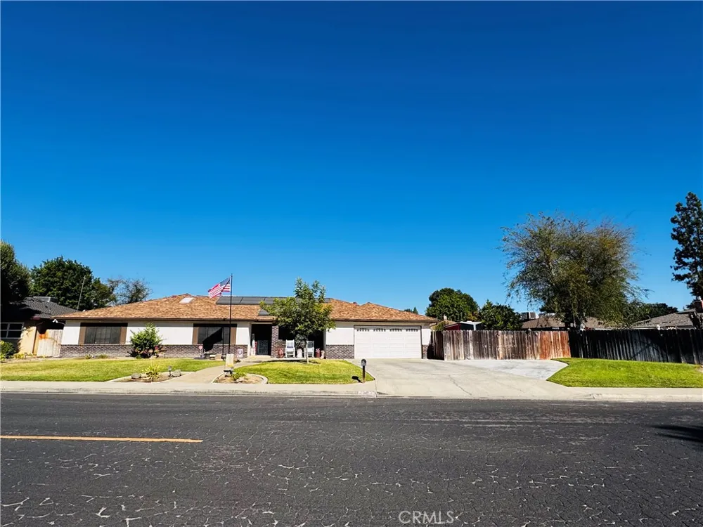 2560 Chestnut Hanford, CA 93230