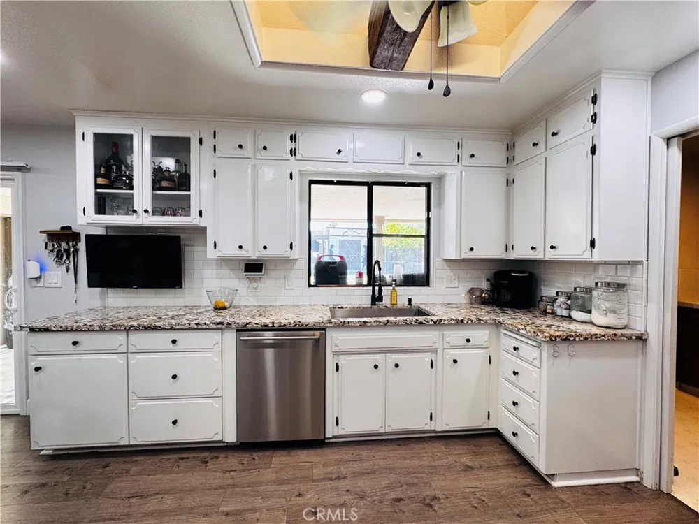 2560 Chestnut Hanford, CA 93230