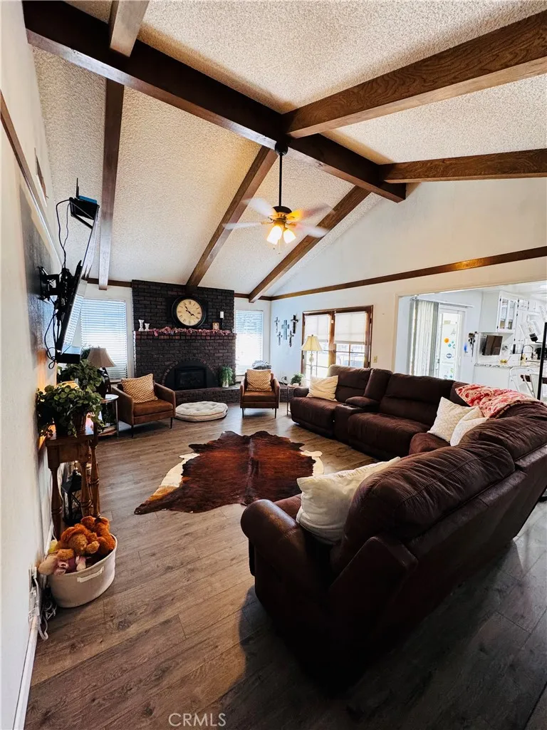 2560 Chestnut Hanford, CA 93230