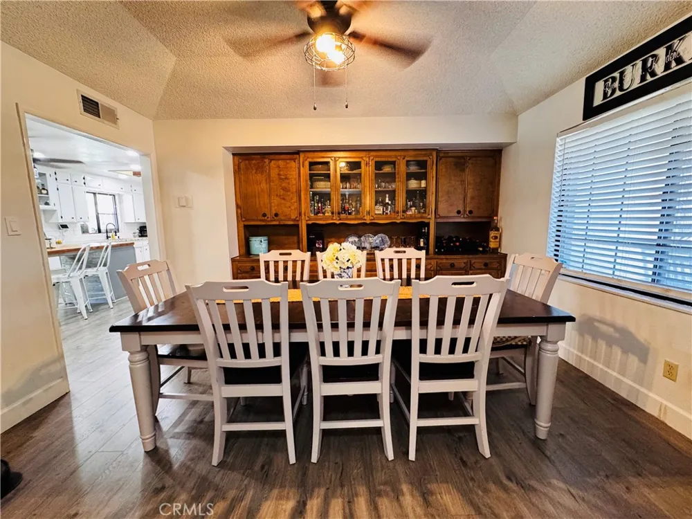 2560 Chestnut Hanford, CA 93230