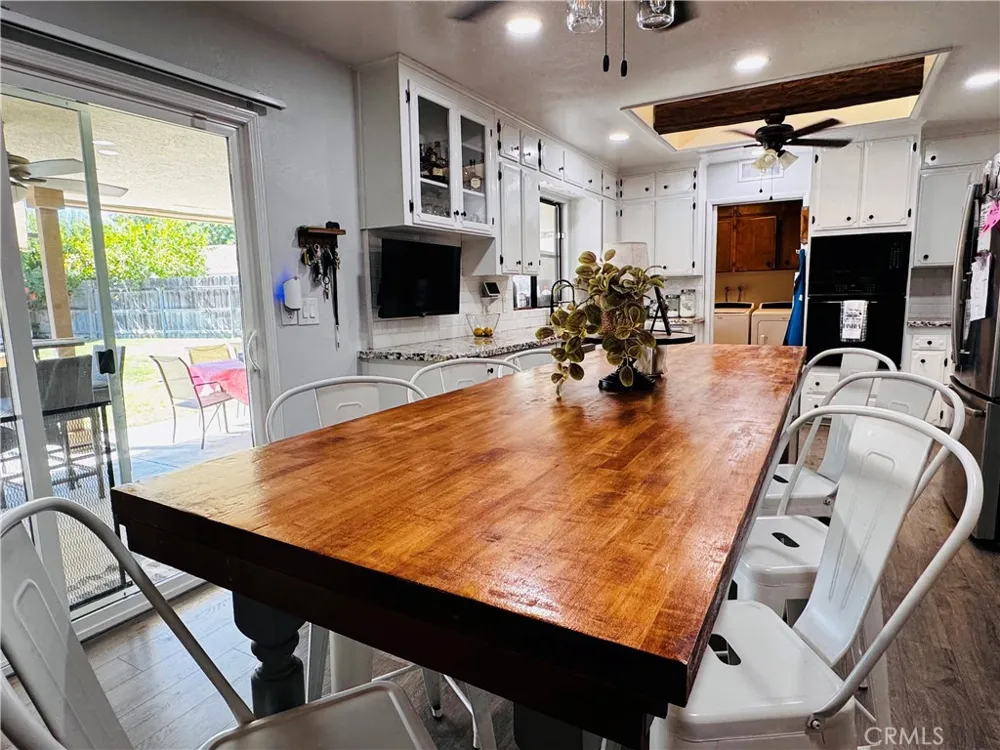 2560 Chestnut Hanford, CA 93230