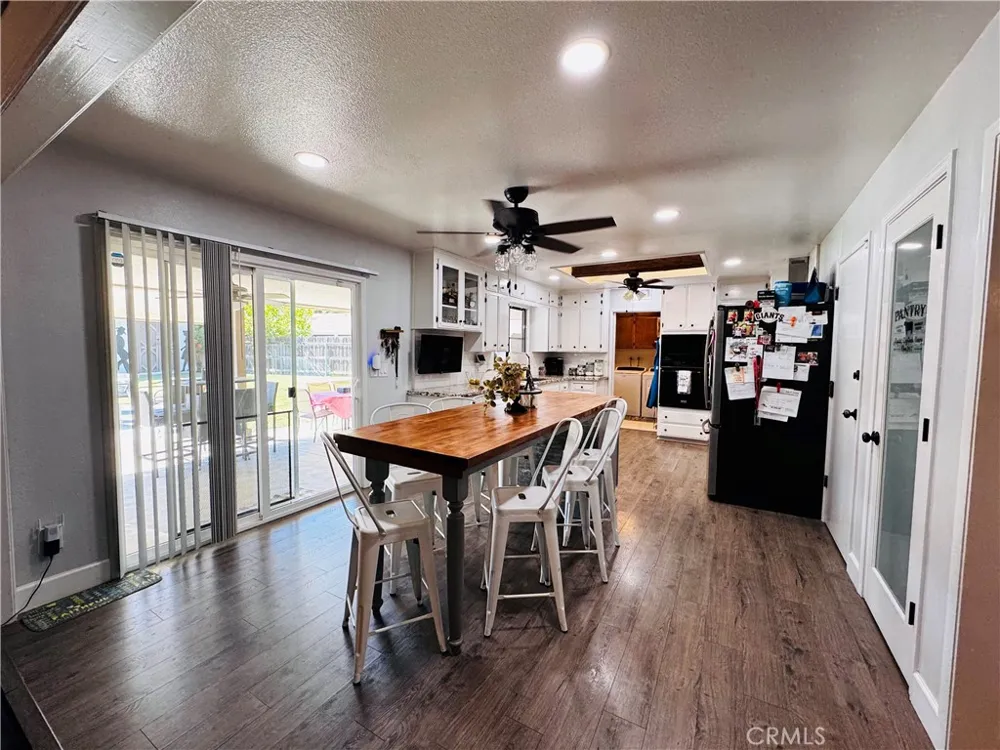 2560 Chestnut Hanford, CA 93230