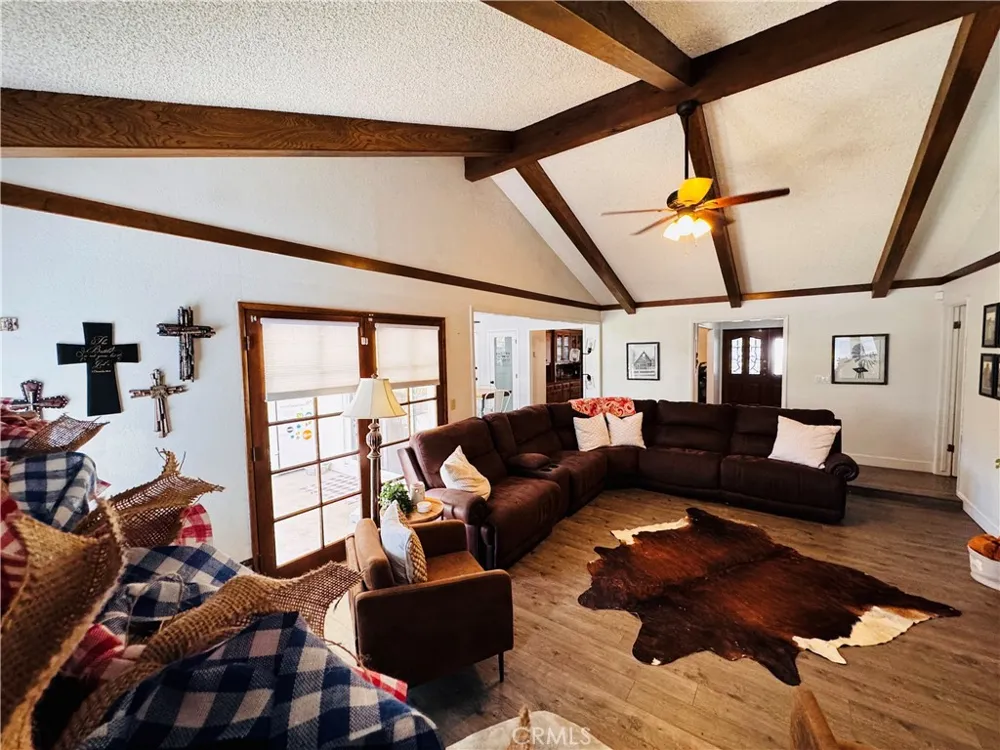 2560 Chestnut Hanford, CA 93230
