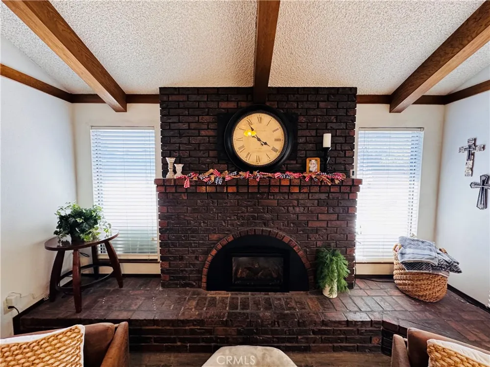 2560 Chestnut Hanford, CA 93230