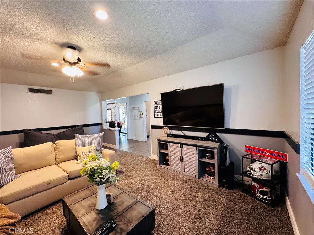 2560 Chestnut Hanford, CA 93230
