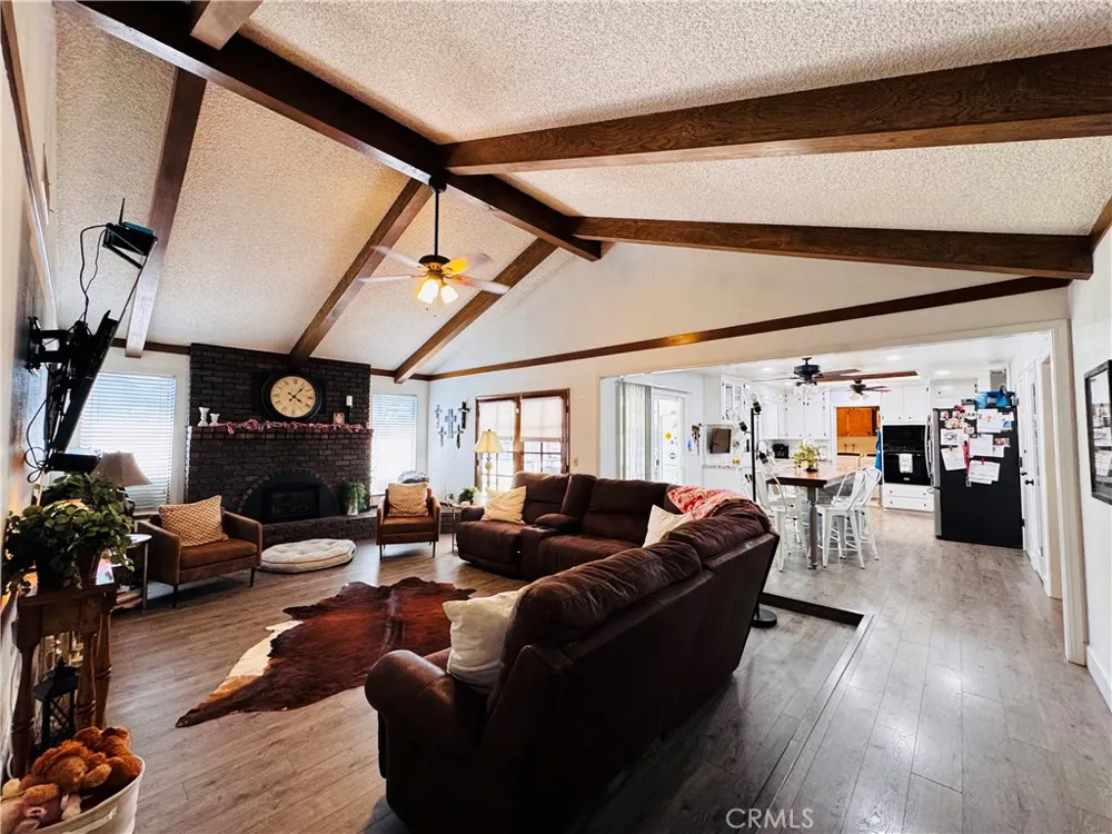 2560 Chestnut Hanford, CA 93230