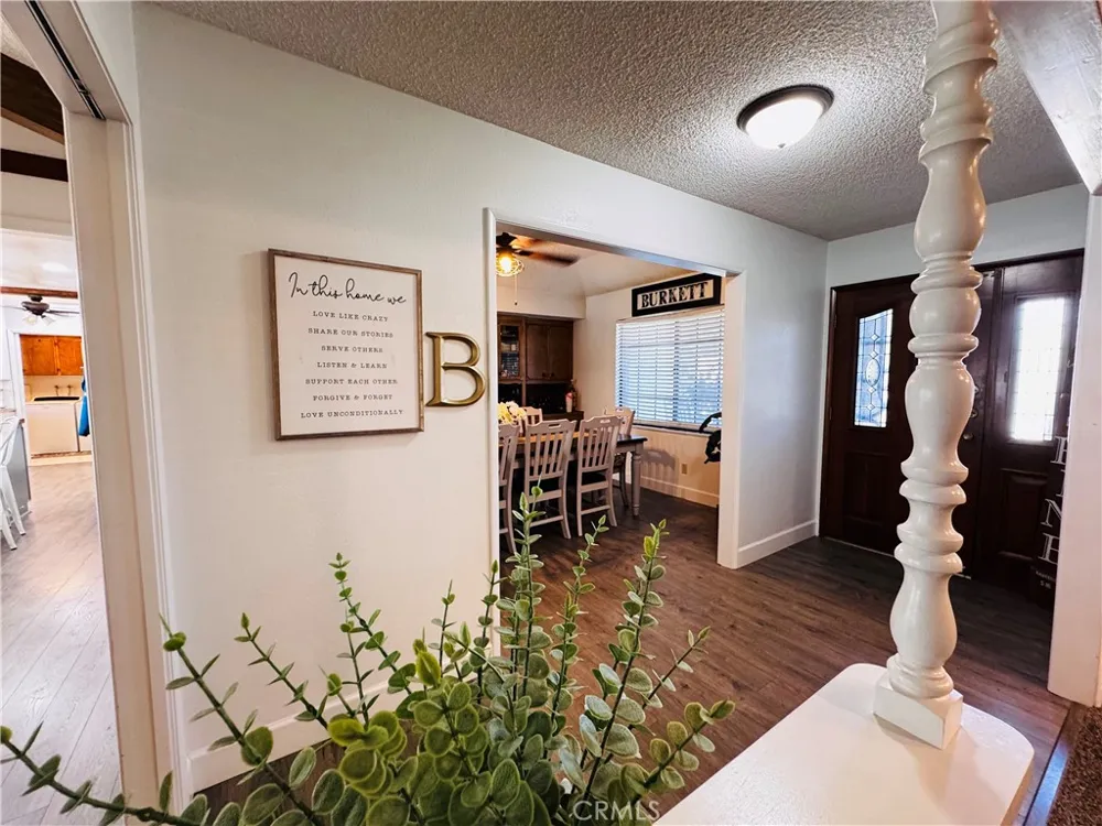 2560 Chestnut Hanford, CA 93230
