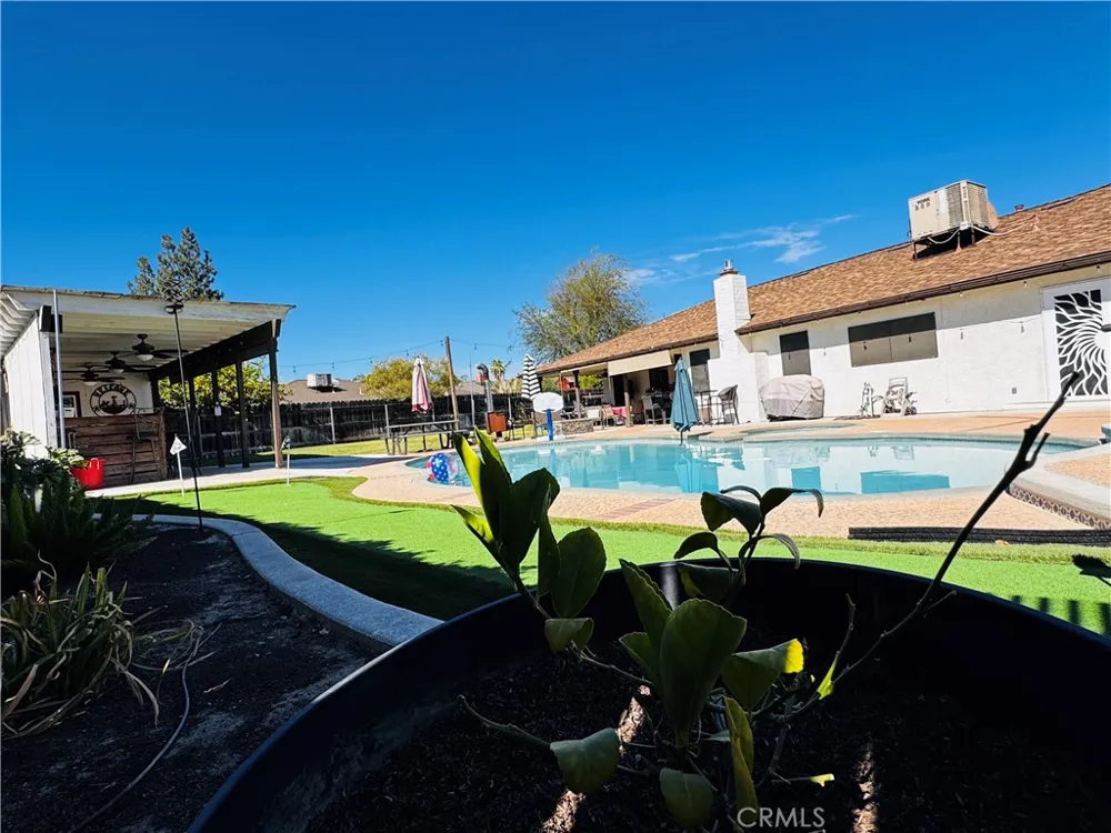2560 Chestnut Hanford, CA 93230