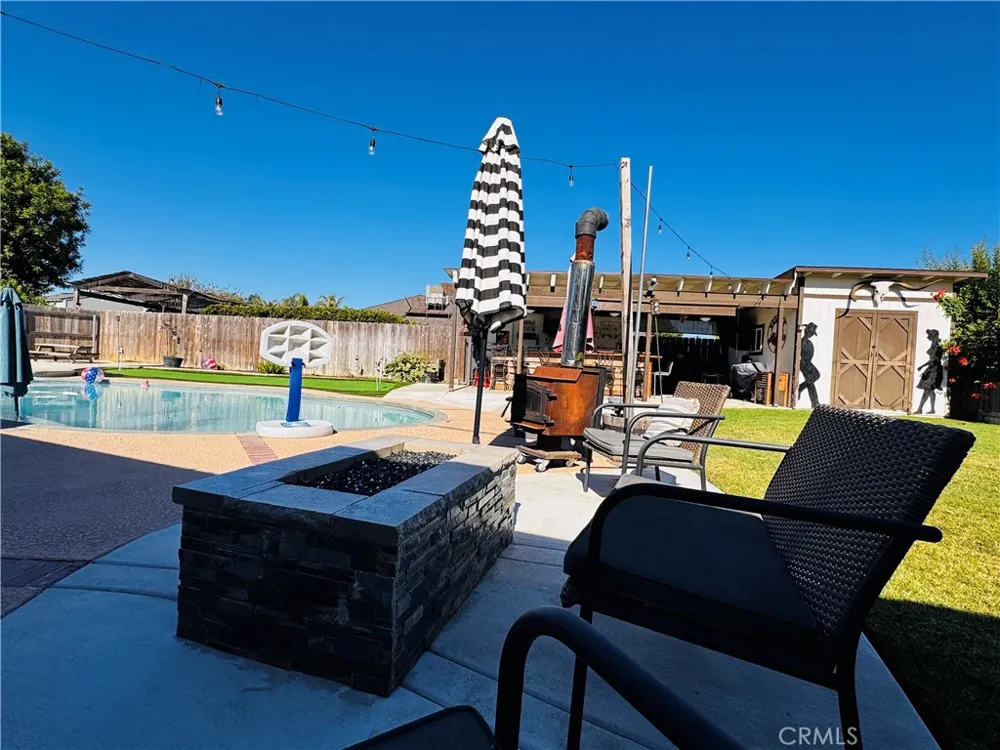 2560 Chestnut Hanford, CA 93230